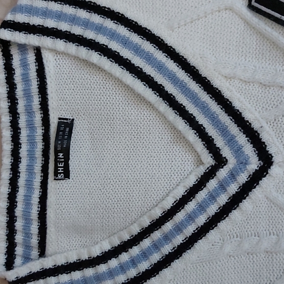 SHEIN Collegiate Cable Knit Sweater/V Neck/Cropped/Sz M/White/Blue/Black - Picture 3 of 8